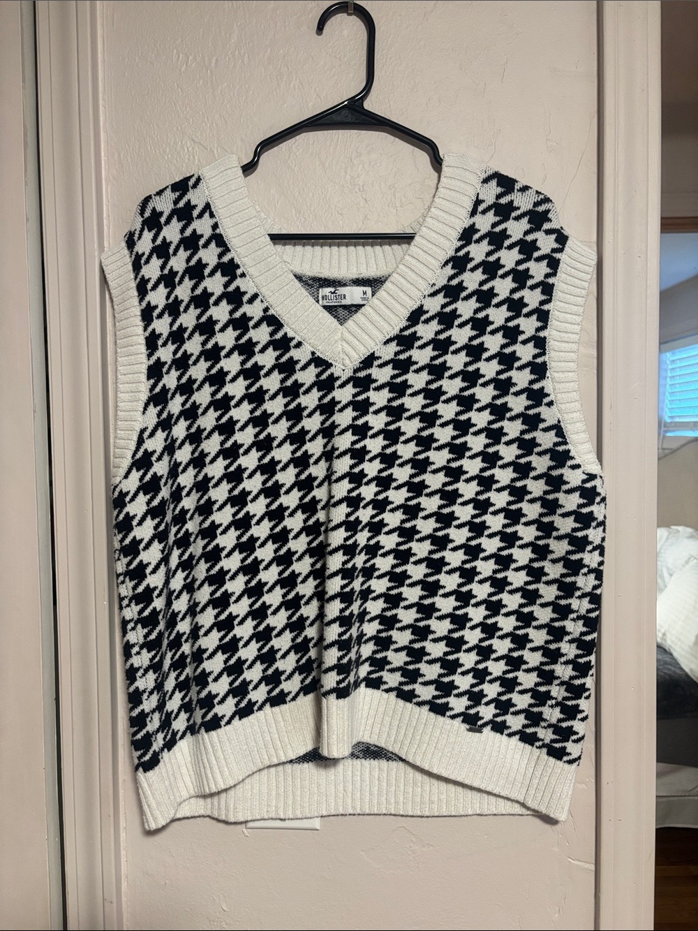 Hollister Black and White Houndstooth V-Neck Sweater Vest